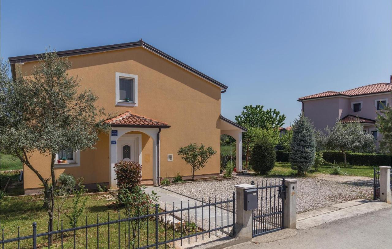 Nice Apartment In Kastel With Kitchen Екстер'єр фото